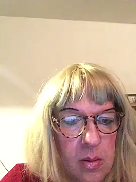 Snapshot of simone_xdressing chatting on 02/14/26, 01:13 simone xdressing online show from 02/14/26, 01:13