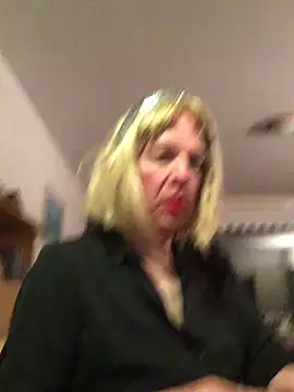 Snapshot of simone_xdressing chatting on 03/08/26, 12:30 simone xdressing online show from 03/08/26, 12:30