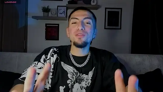 Snapshot of AresMassimoX chatting on 11/21/25, 02:21 AresMassimoX online show from 11/21/25, 02:21