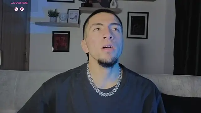 Snapshot of AresMassimoX chatting on 11/23/25, 05:07 AresMassimoX online show from 11/23/25, 05:07