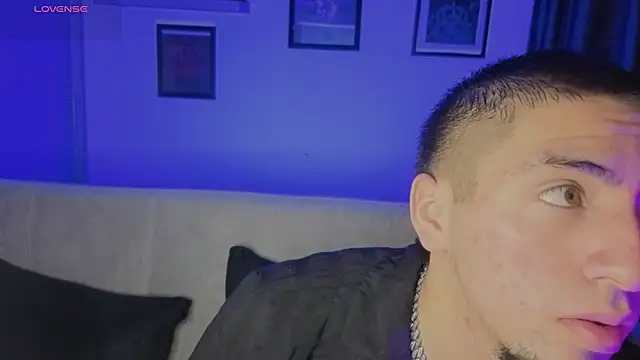 Snapshot of AresMassimoX chatting on 11/28/25, 03:31 AresMassimoX online show from 11/28/25, 03:31