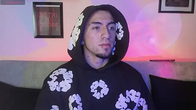 Snapshot of AresMassimoX chatting on 12/23/25, 05:38 AresMassimoX online show from 12/23/25, 05:38