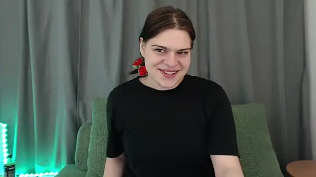 Snapshot of Dona_Mafia chatting on 11/13/25, 11:36 Dona Mafia online show from 11/13/25, 11:36