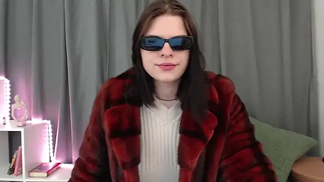 Snapshot of Dona_Mafia chatting on 11/18/25, 11:15 Dona Mafia online show from 11/18/25, 11:15