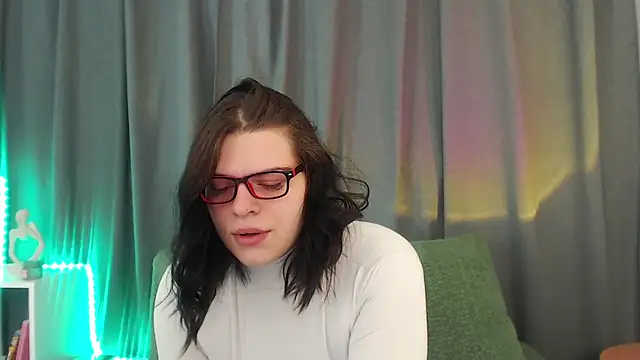 Snapshot of Dona_Mafia chatting on 11/24/25, 12:32 Dona Mafia online show from 11/24/25, 12:32