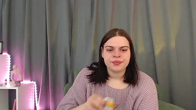 Snapshot of Dona_Mafia chatting on 11/29/25, 01:08 Dona Mafia online show from 11/29/25, 01:08