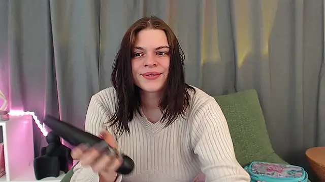 Snapshot of Dona_Mafia chatting on 12/05/25, 12:30 Dona Mafia online show from 12/05/25, 12:30