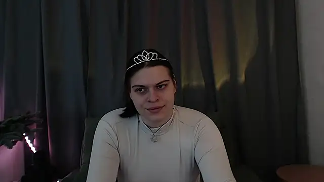 Snapshot of Dona_Mafia chatting on 12/13/25, 10:48 Dona Mafia online show from 12/13/25, 10:48