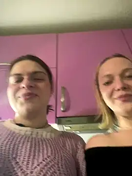 Snapshot of Dona_Mafia chatting on 12/21/25, 07:04 Dona Mafia online show from 12/21/25, 07:04