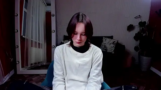 Snapshot of Annie_Way chatting on 11/24/25, 01:00 Annie Way online show from 11/24/25, 01:00