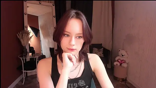 Snapshot of Annie_Way chatting on 12/03/25, 12:58 Annie Way online show from 12/03/25, 12:58