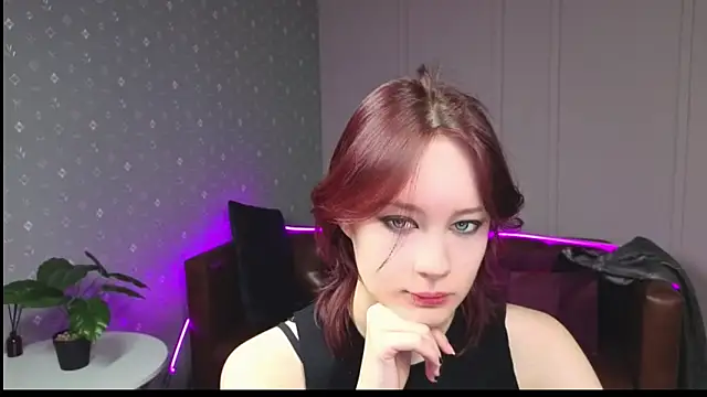 Snapshot of Annie_Way chatting on 12/19/25, 08:21 Annie Way online show from 12/19/25, 08:21