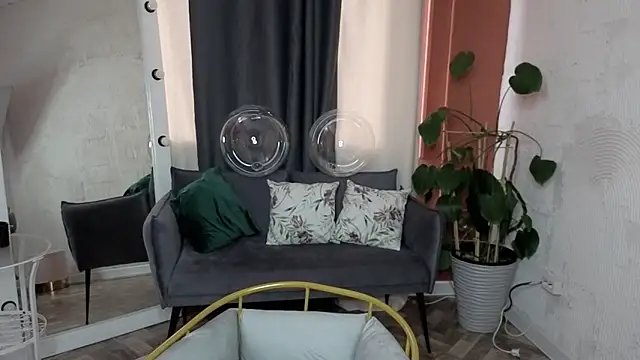 Snapshot of Annie_Way chatting on 03/13/26, 04:30 Annie Way online show from 03/13/26, 04:30