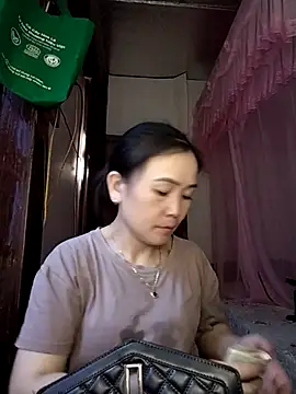 Feeling-hot online show from 04/24/26, 06:27
