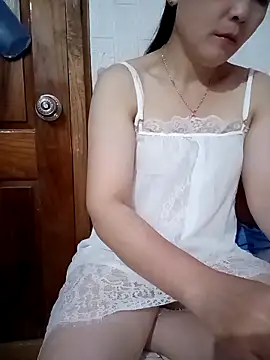 Feeling-hot online show from 05/04/26, 02:13