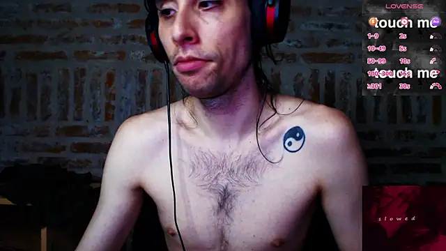 Snapshot of CaramelToy chatting on 01/14/26, 06:19 CaramelToy online show from 01/14/26, 06:19