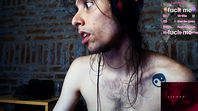 Snapshot of CaramelToy chatting on 01/14/26, 06:24 CaramelToy online show from 01/14/26, 06:24