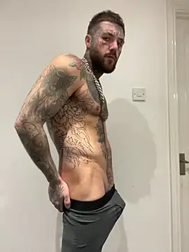 Snapshot of magicmichaell chatting on 11/17/25, 03:07 magicmichaell online show from 11/17/25, 03:07