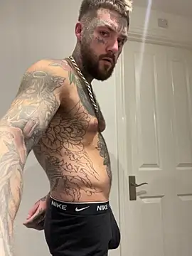 Snapshot of magicmichaell chatting on 11/22/25, 08:41 magicmichaell online show from 11/22/25, 08:41