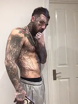 Snapshot of magicmichaell chatting on 11/25/25, 03:34 magicmichaell online show from 11/25/25, 03:34