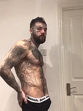 Snapshot of magicmichaell chatting on 11/28/25, 02:20 magicmichaell online show from 11/28/25, 02:20