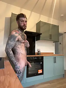 Snapshot of magicmichaell chatting on 12/21/25, 08:43 magicmichaell online show from 12/21/25, 08:43