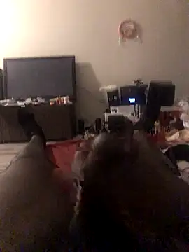 Snapshot of esmooth19932 chatting on 11/10/25, 01:32 esmooth19932 online show from 11/10/25, 01:32