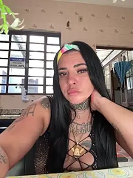 Snapshot of annycavalona chatting on 11/11/25, 07:58 annycavalona online show from 11/11/25, 07:58