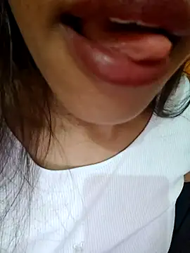 Snapshot of Hot__girls001 chatting on 11/16/25, 02:11 Hot girls001 online show from 11/16/25, 02:11