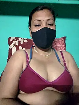 Snapshot of Hot__girls001 chatting on 11/28/25, 05:04 Hot girls001 online show from 11/28/25, 05:04