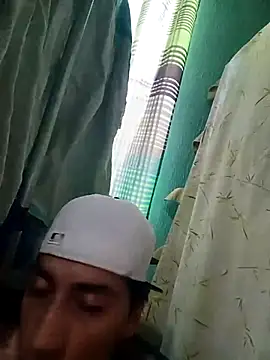 Snapshot of charlyver36 chatting on 11/18/25, 02:21 charlyver36 online show from 11/18/25, 02:21