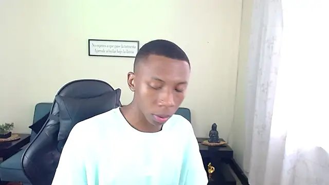 Snapshot of Miilo18 chatting on 12/13/25, 09:09 Miilo18 online show from 12/13/25, 09:09