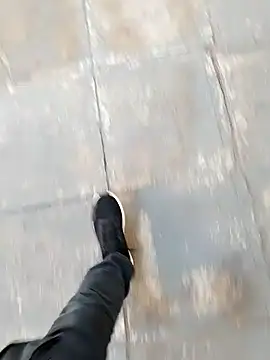 Snapshot of Unknown18cm@xh chatting on 12/18/25, 08:42 Unknown18cmxh online show from 12/18/25, 08:42