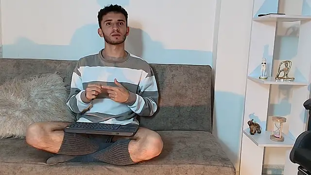 Snapshot of Baby_monster16 chatting on 11/11/25, 01:33 Baby monster16 online show from 11/11/25, 01:33