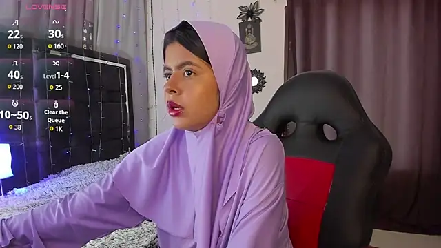 Snapshot of NaylaAbadi chatting on 11/18/25, 12:31 NaylaAbadi online show from 11/18/25, 12:31