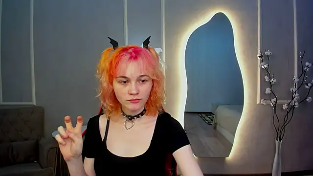 Snapshot of Awawrin chatting on 11/17/25, 01:28 Awawrin online show from 11/17/25, 01:28