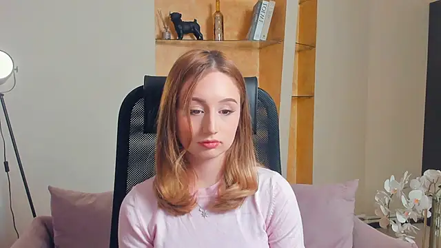 Snapshot of ReinaHenslin chatting on 11/11/25, 08:25 ReinaHenslin online show from 11/11/25, 08:25