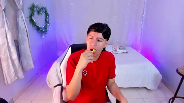 Snapshot of thiagoramirez_ chatting on 11/12/25, 02:01 thiagoramirez online show from 11/12/25, 02:01