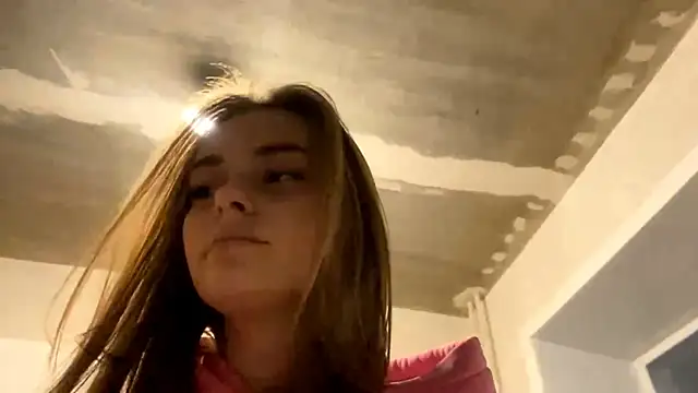 Snapshot of GeralynChiszar chatting on 11/11/25, 05:18 GeralynChiszar online show from 11/11/25, 05:18