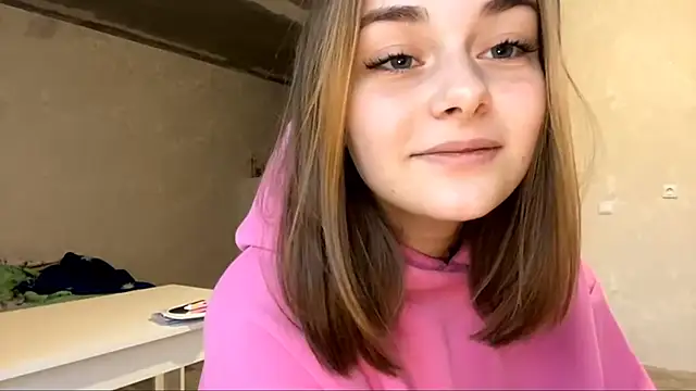 Snapshot of GeralynChiszar chatting on 11/14/25, 07:29 GeralynChiszar online show from 11/14/25, 07:29