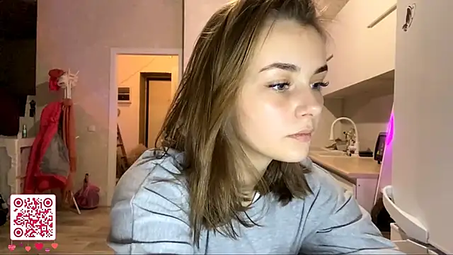 Snapshot of GeralynChiszar chatting on 11/21/25, 08:07 GeralynChiszar online show from 11/21/25, 08:07