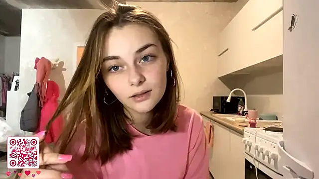 Snapshot of GeralynChiszar chatting on 11/26/25, 08:21 GeralynChiszar online show from 11/26/25, 08:21