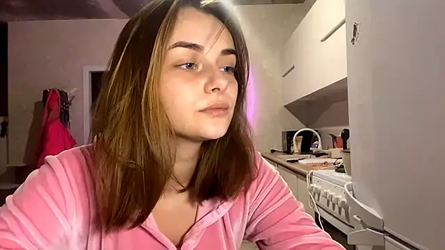 Snapshot of GeralynChiszar chatting on 12/03/25, 01:13 GeralynChiszar online show from 12/03/25, 01:13