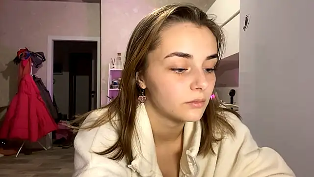 Snapshot of GeralynChiszar chatting on 12/04/25, 01:04 GeralynChiszar online show from 12/04/25, 01:04