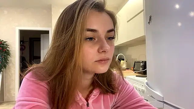 Snapshot of GeralynChiszar chatting on 12/17/25, 05:13 GeralynChiszar online show from 12/17/25, 05:13