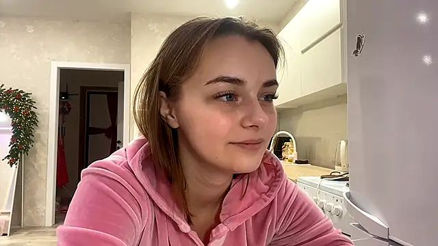 Snapshot of GeralynChiszar chatting on 12/18/25, 04:40 GeralynChiszar online show from 12/18/25, 04:40