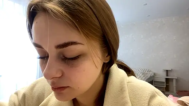 Snapshot of GeralynChiszar chatting on 03/13/26, 09:05 GeralynChiszar online show from 03/13/26, 09:05