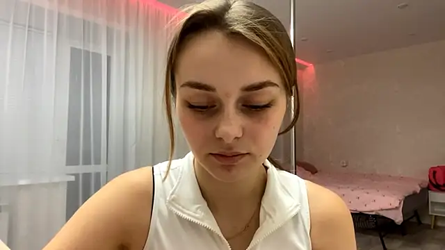 Snapshot of GeralynChiszar chatting on 03/27/26, 06:40 GeralynChiszar online show from 03/27/26, 06:40