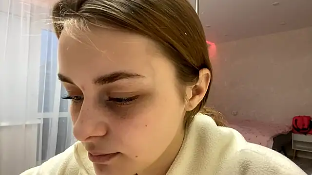 Snapshot of GeralynChiszar chatting on 03/28/26, 04:17 GeralynChiszar online show from 03/28/26, 04:17