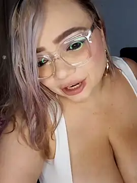 Snapshot of Amber_bunnyx01 chatting on 11/29/25, 04:48 Amber bunnyx01 online show from 11/29/25, 04:48